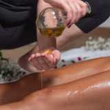 Per concludere spalma un po� d�olio d�oliva sulle gambe...